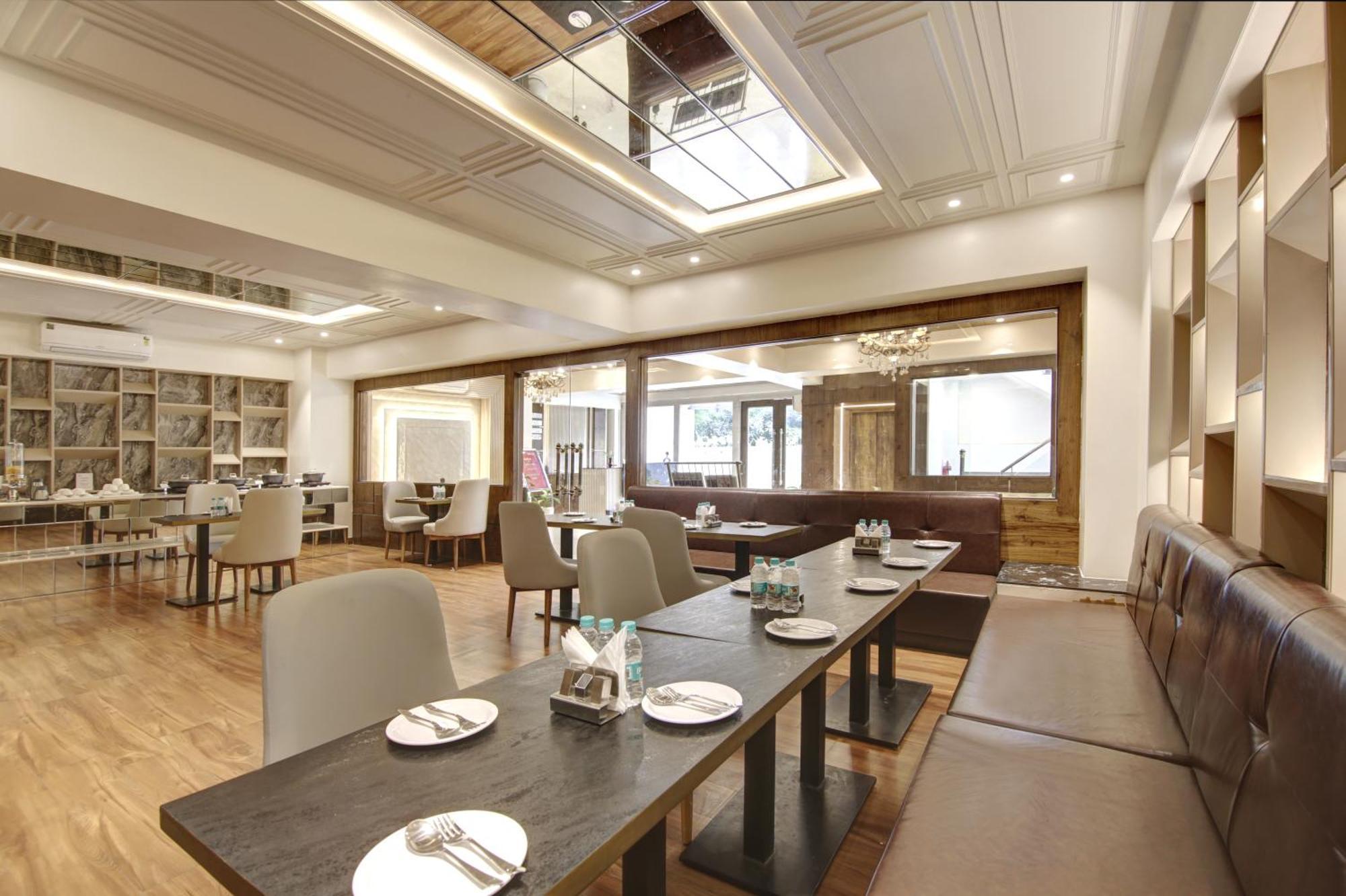 Marks Hotel & Banquet ノイダ エクステリア 写真