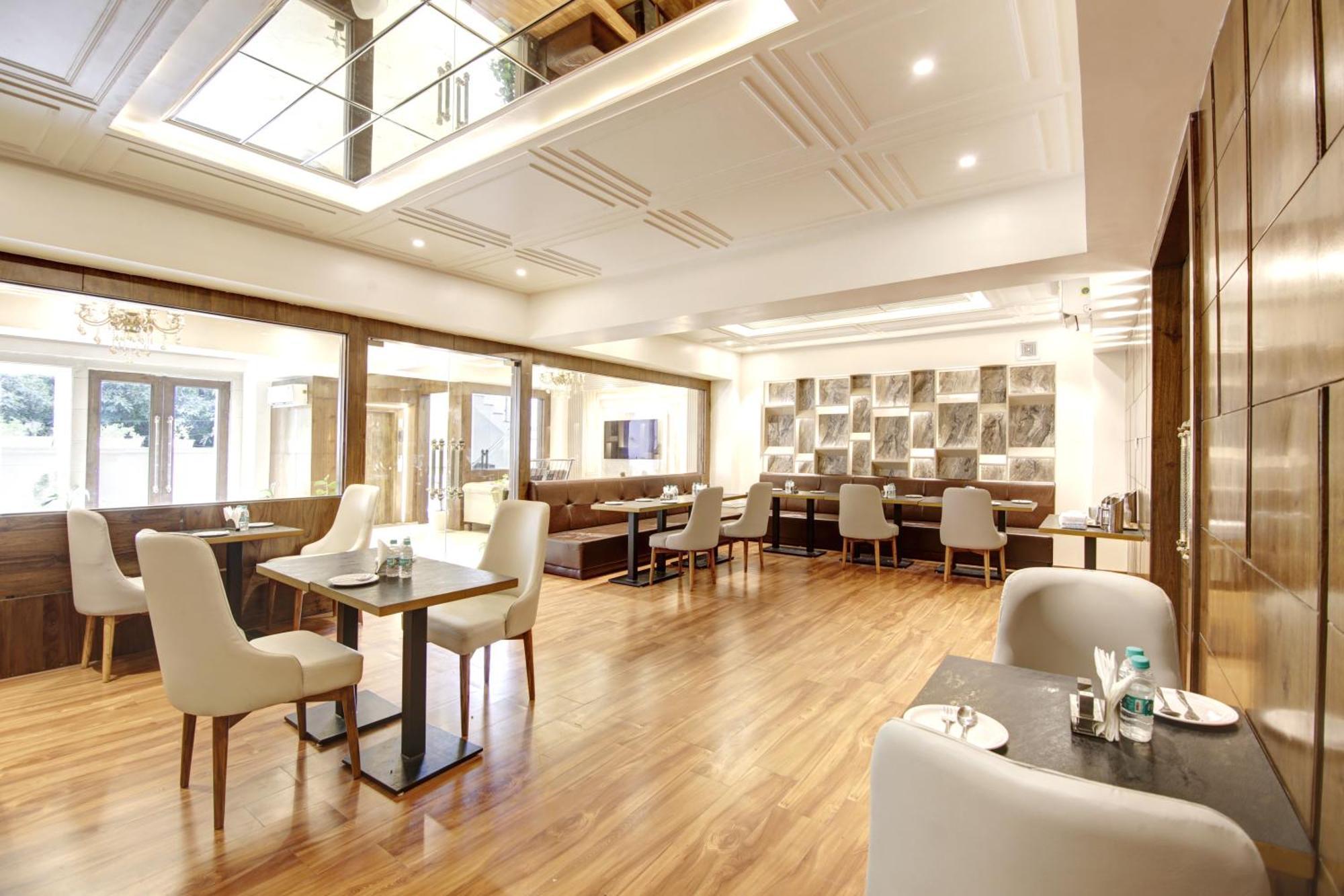 Marks Hotel & Banquet ノイダ エクステリア 写真