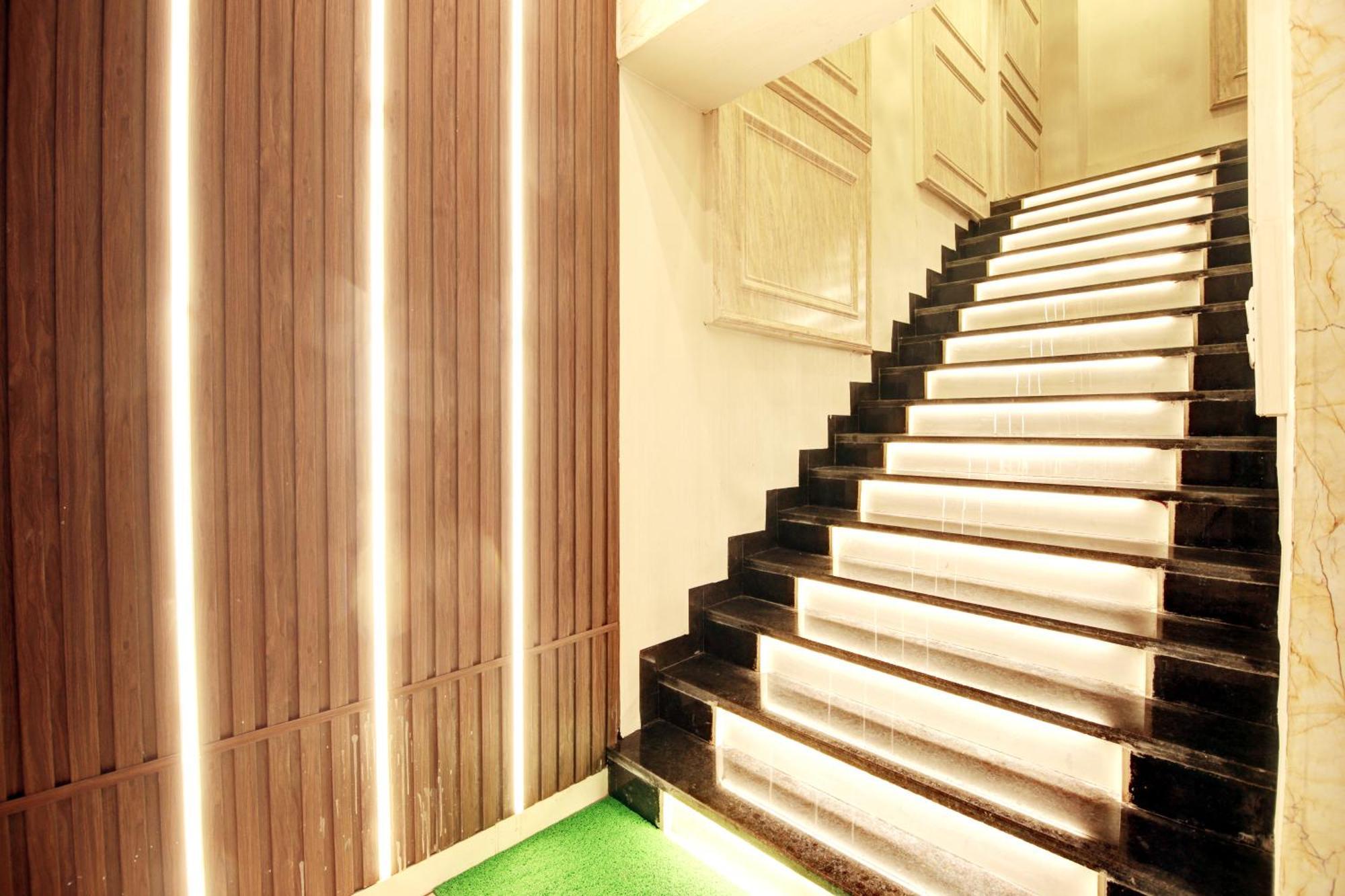 Marks Hotel & Banquet ノイダ エクステリア 写真