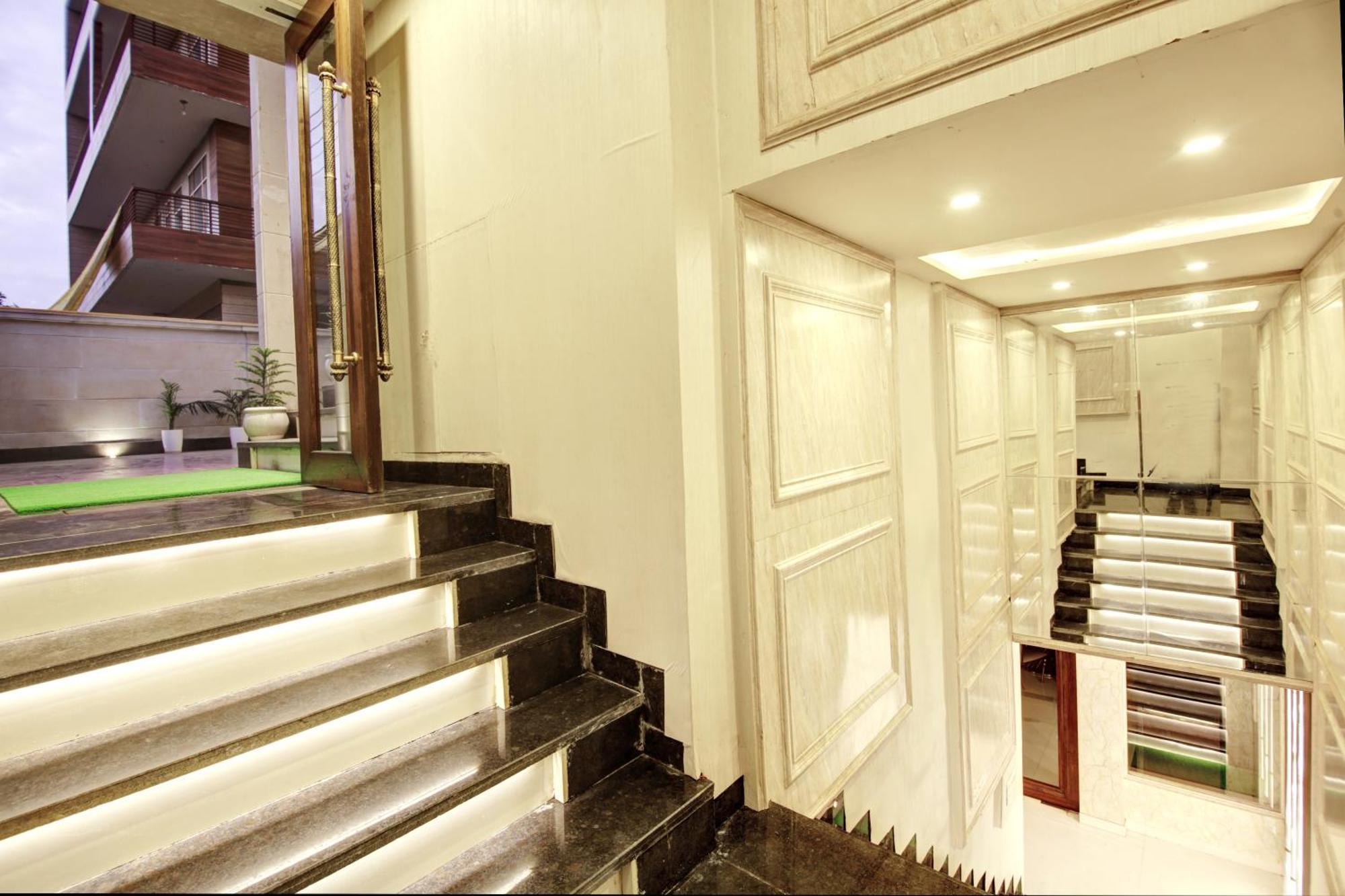 Marks Hotel & Banquet ノイダ エクステリア 写真