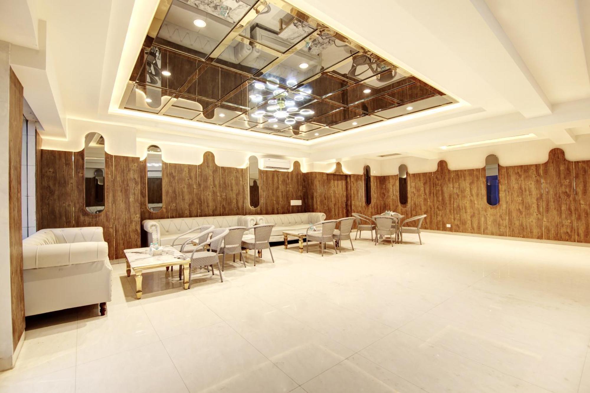 Marks Hotel & Banquet ノイダ エクステリア 写真