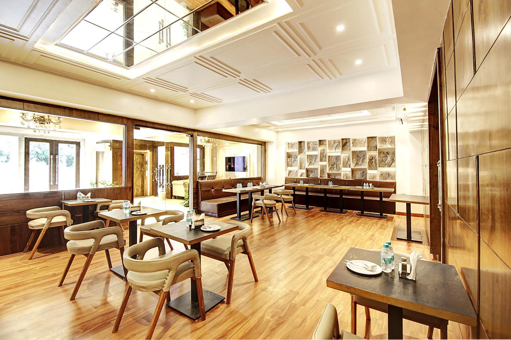 Marks Hotel & Banquet ノイダ エクステリア 写真
