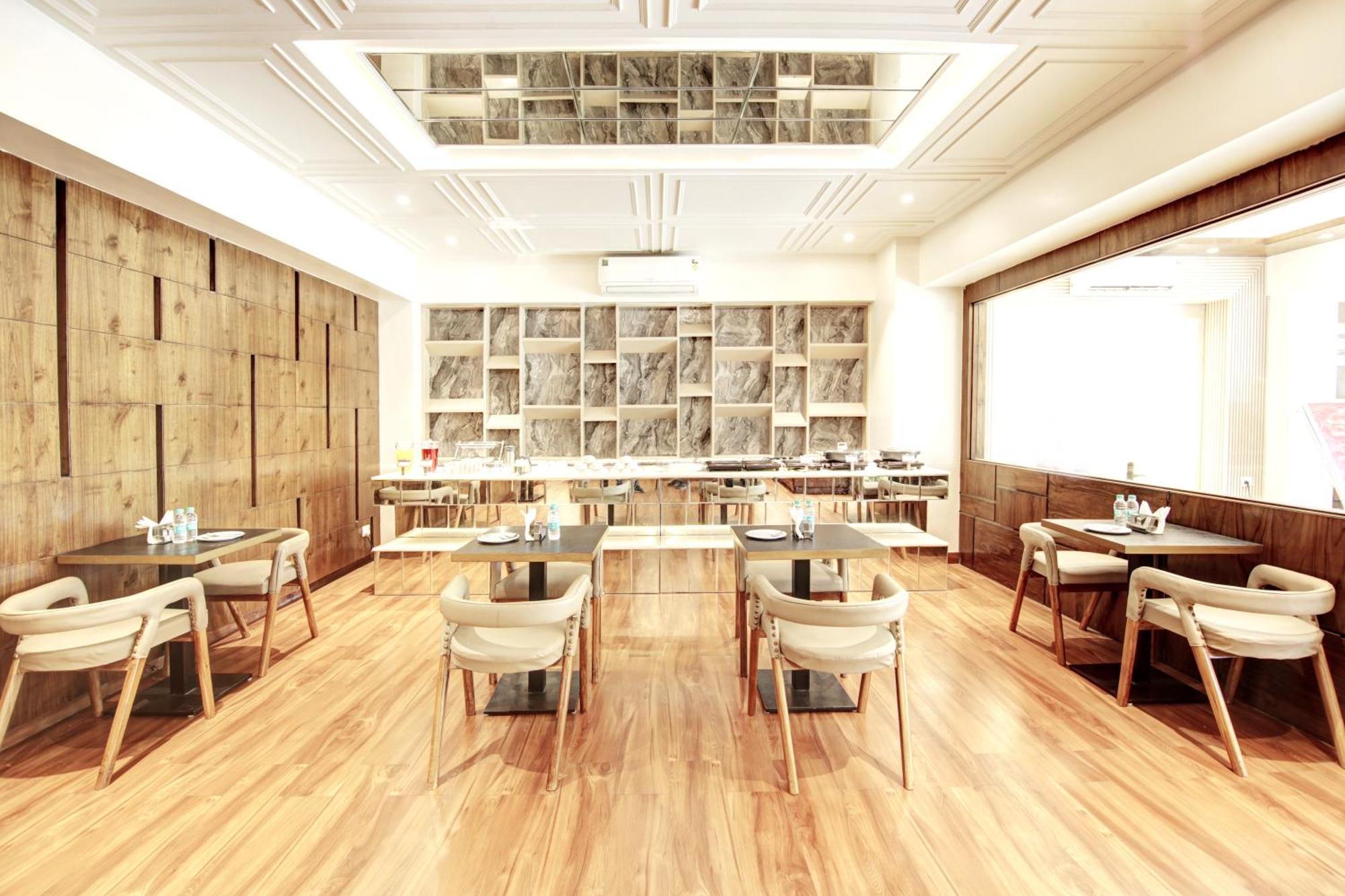 Marks Hotel & Banquet ノイダ エクステリア 写真