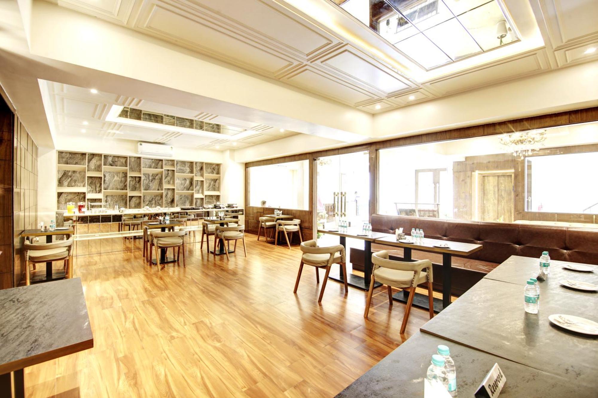 Marks Hotel & Banquet ノイダ エクステリア 写真