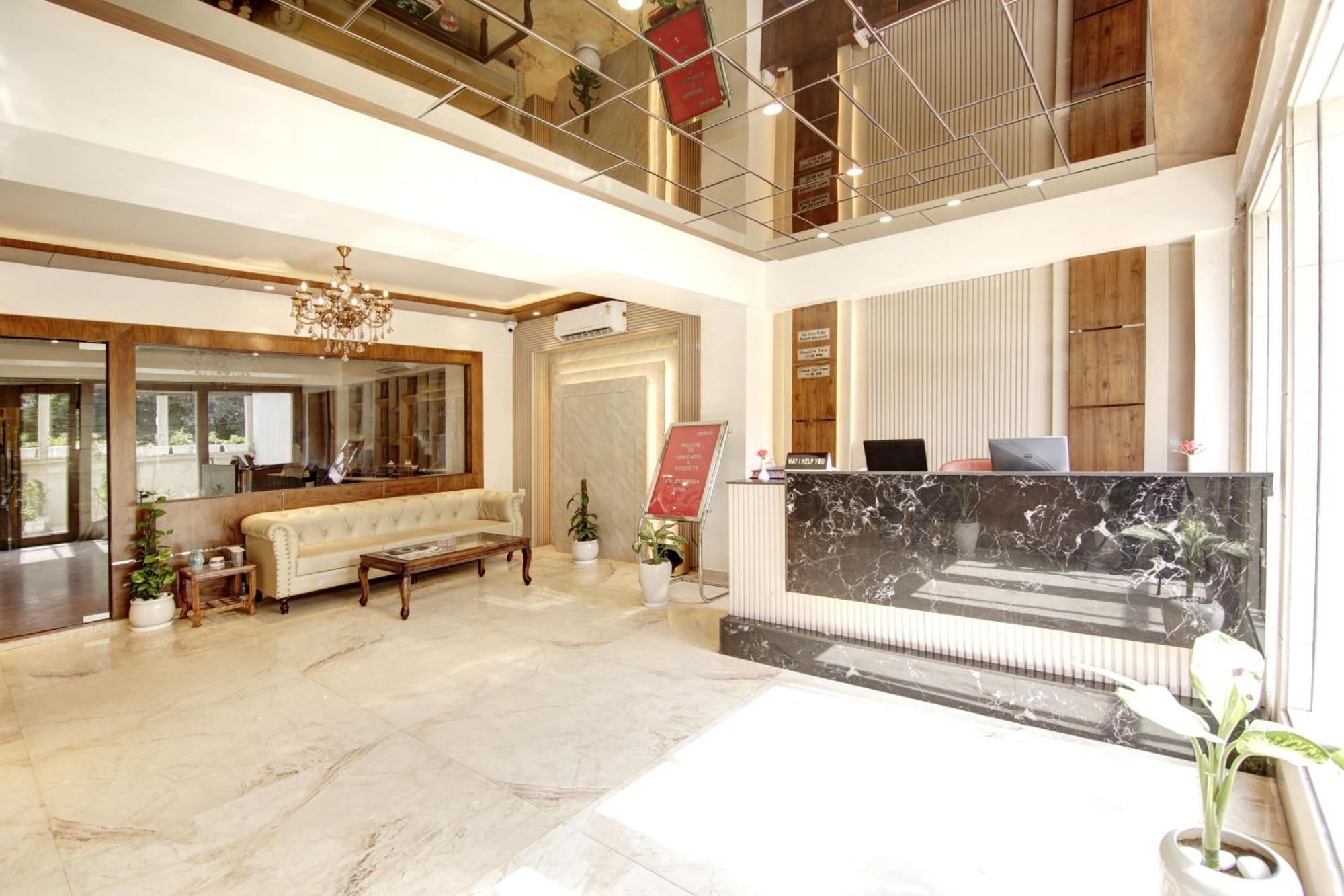 Marks Hotel & Banquet ノイダ エクステリア 写真